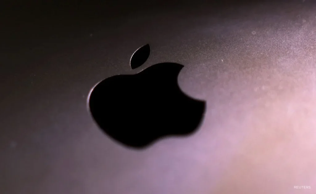 FILE PHOTO: Illustration shows Apple logo