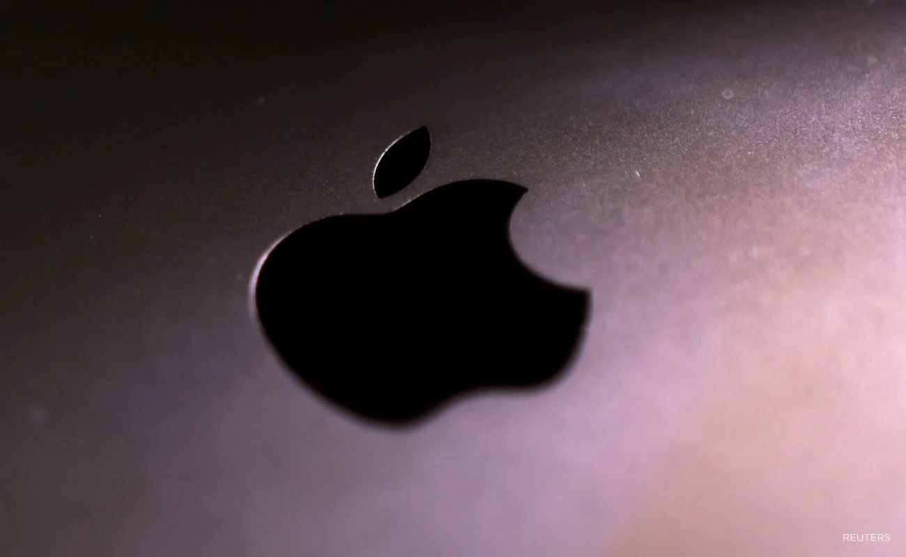 FILE PHOTO: Illustration shows Apple logo