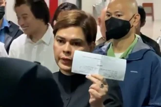 Vice President Sara Duterte showing a court order to reporters on Sept. 5 confirming that she had posted bail at the Quezon City Regional Trial Court for an arrest warrant over her grave threats case.