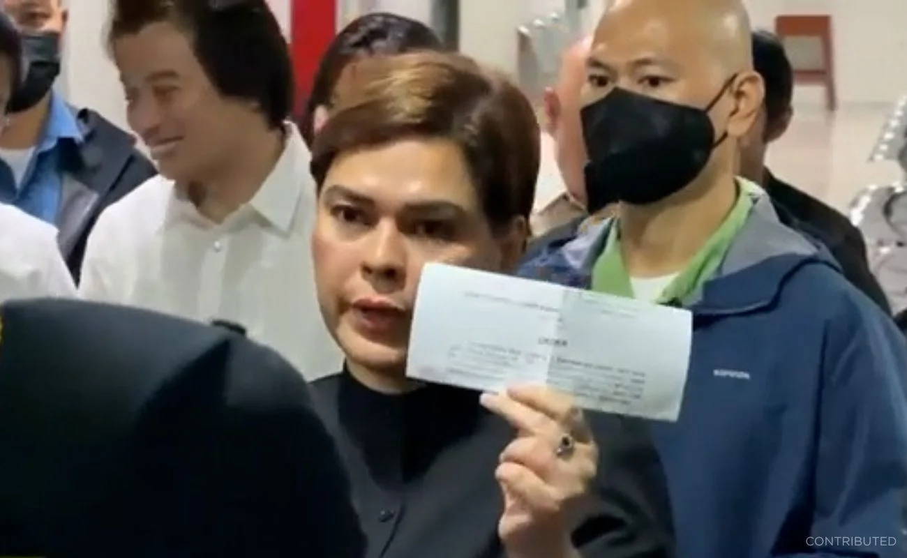 Vice President Sara Duterte showing a court order to reporters on Sept. 5 confirming that she had posted bail at the Quezon City Regional Trial Court for an arrest warrant over her grave threats case.
