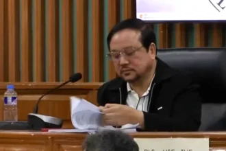 Former Public Works Usec. Roberto Bernardo testifying at a bail hearing for Sen. Jinggoy Estrada’s plunder case at the Sandiganbayan on Oct. 28.